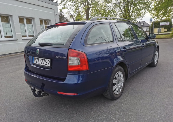Skoda Octavia cena 17499 przebieg: 305000, rok produkcji 2010 z Złotów małe 407